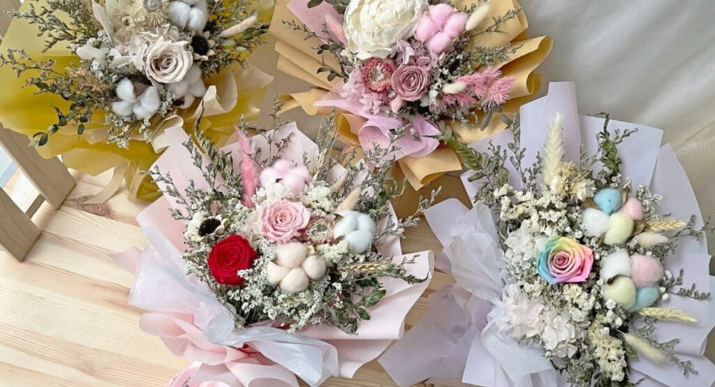 bouquets-with-personalised-add-ons