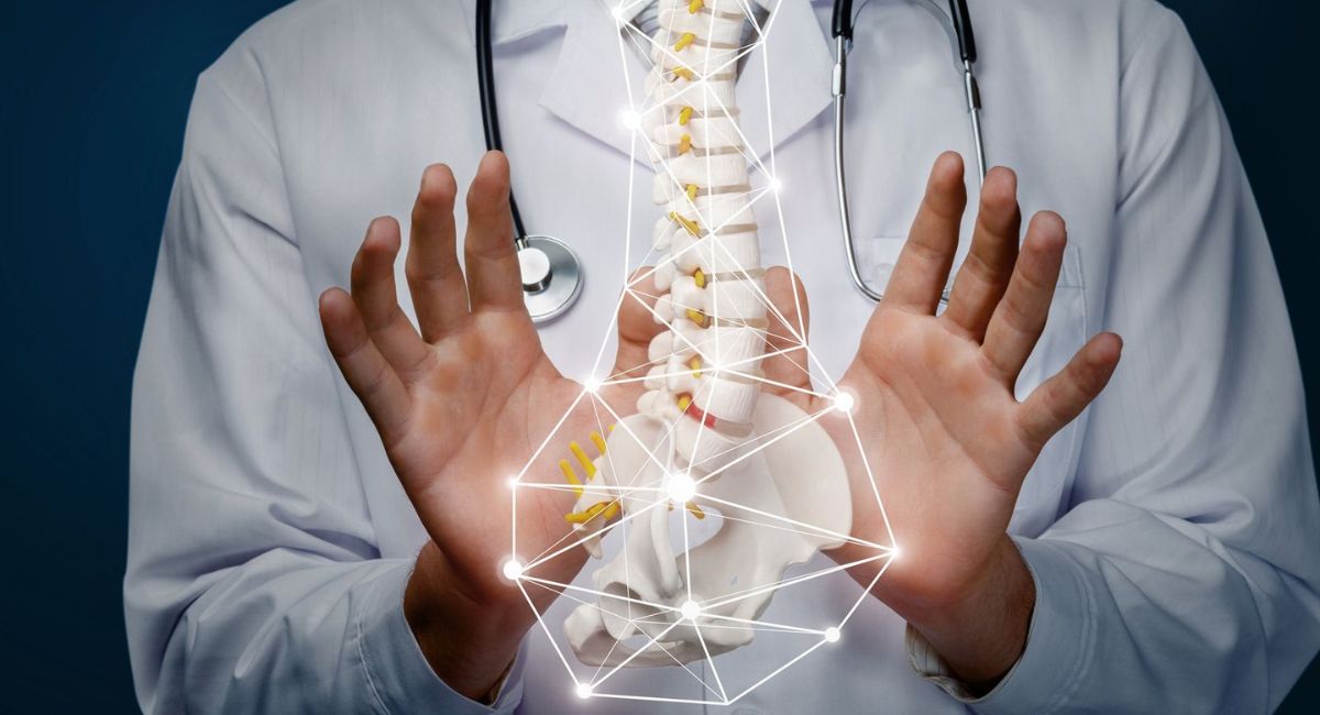 When to See a Spine Specialist: Signs, Symptoms, Diagnosis, and Treatment Options